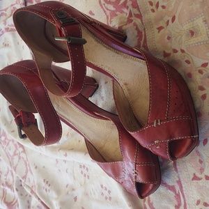 Red Frye heels 👠
